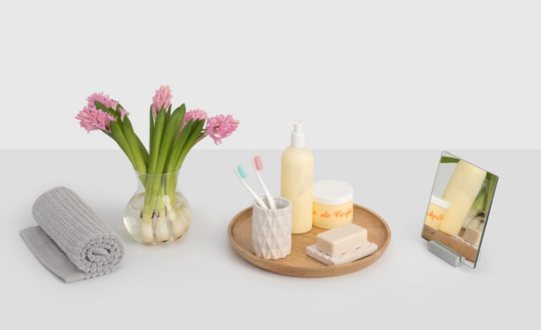 Travelling With Toiletries: A Quick Guide To Packing Smart