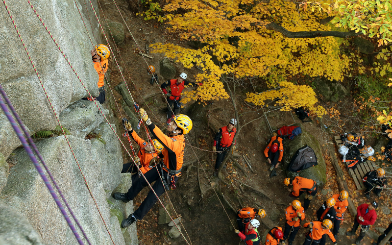 07_Climbing