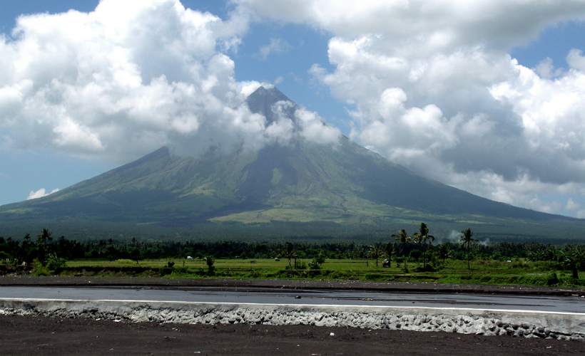 004Wanderluxe_6Phillipines_volcano