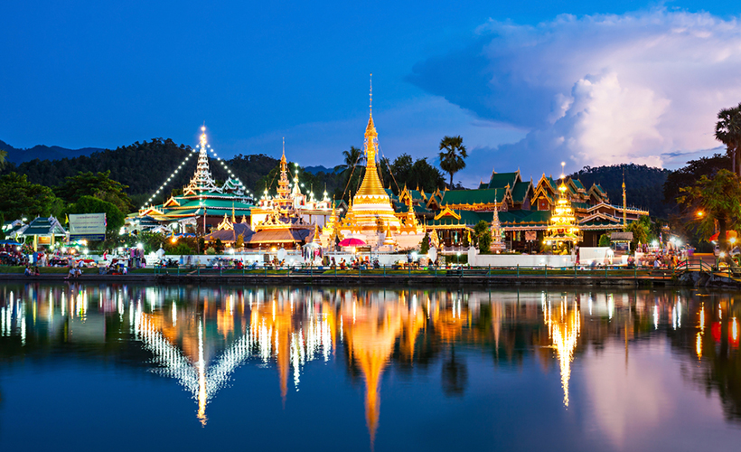 Wat_Jong_Klang_and_Wat_Jong_Kham_reflected_in_Jong_Kham_Lake_at_sunset