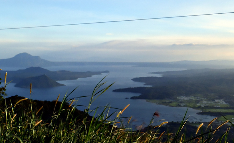 Tagaytay_View_from_sky_ranch_KynaB_Flickr