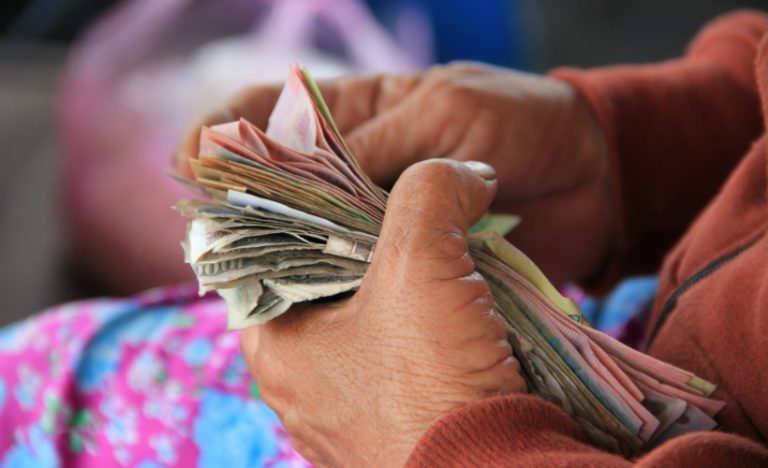 7 Ways To Manage Your Expenses While Travelling