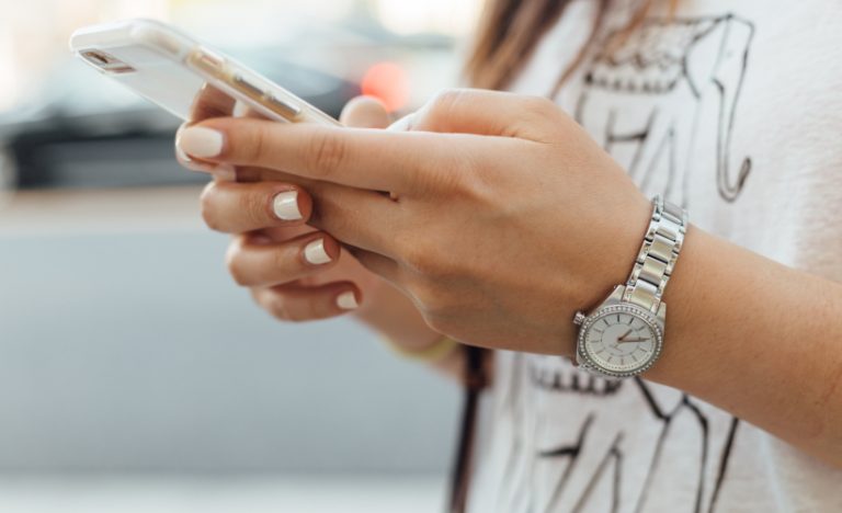 How To Best Use Your Smartphone While Travelling