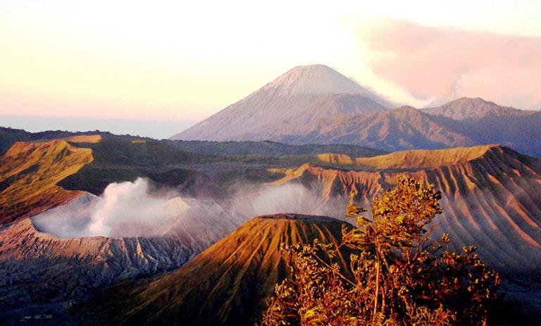 8 Volcanos In Asia That You Can Climb