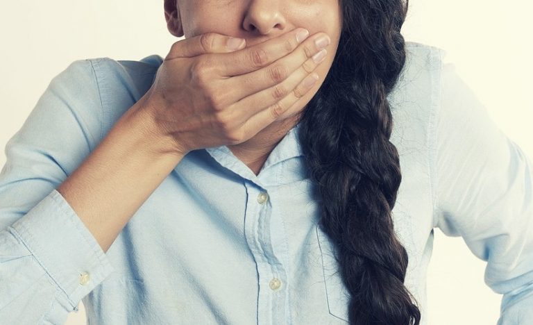 5 Tips To Combat Bad Breath While Travelling