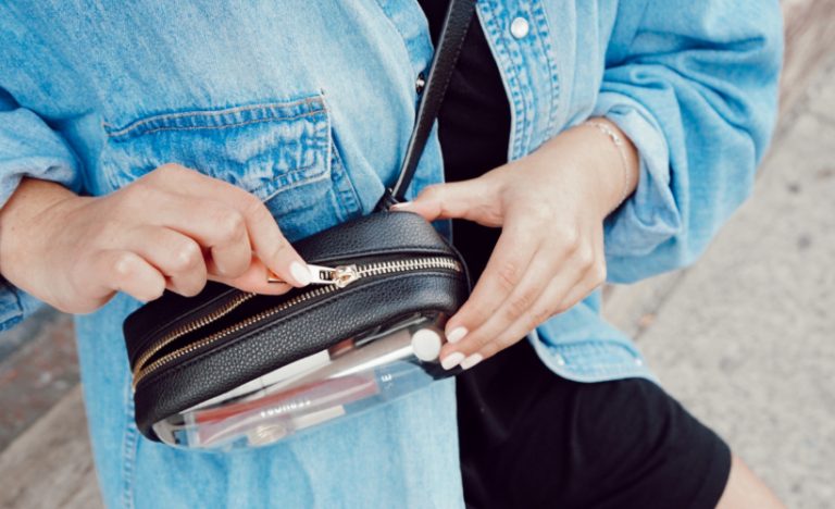 How To Keep Your Money Safe While On Vacation