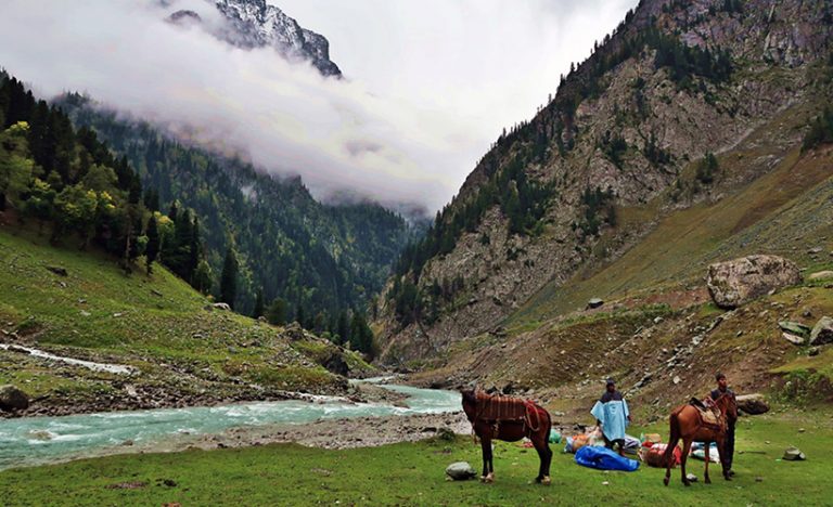 4 Places In Kashmir, India That Every First-Timer Should Visit