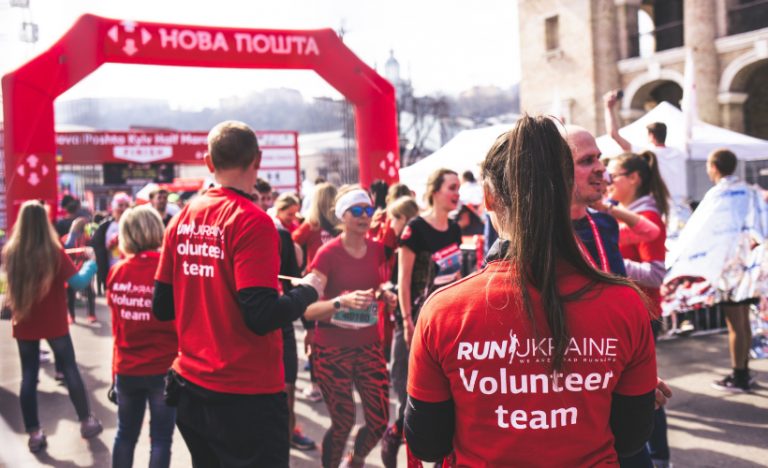 5 Ways To Connect With People & Communities When Travelling The World