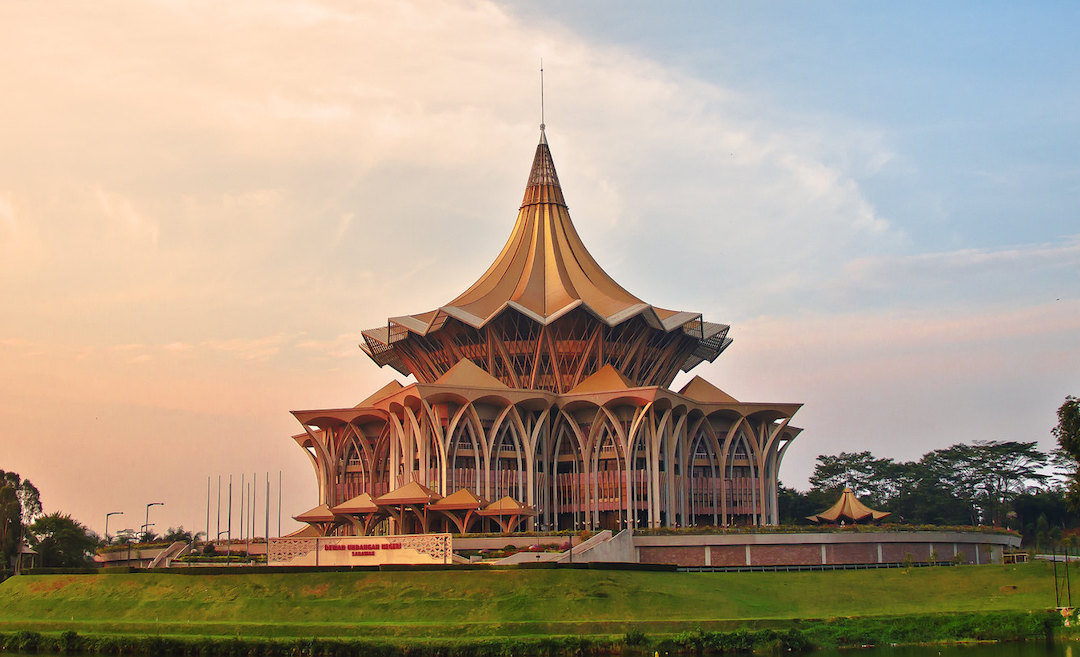 Kuching, is a special blend of colonial charm, stunning architecture, an attractive waterfront, and of course, its charismatic culture.