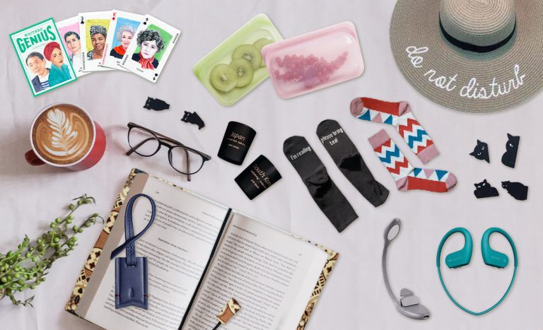10 Things Every Travelling Bookworm Needs When On Vacation