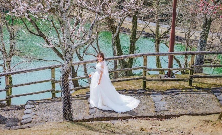 How will I transport my wedding dress?