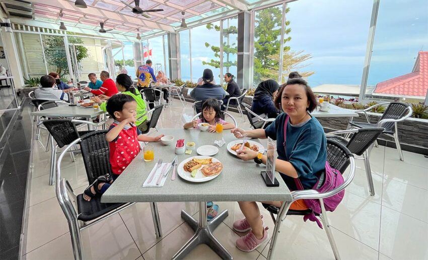 Breakfast time!