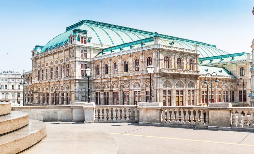 December: Vienna, Austria