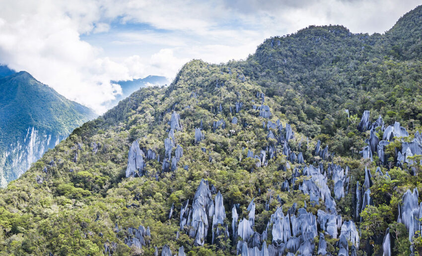 3. It is crowned with spectacular limestone spires