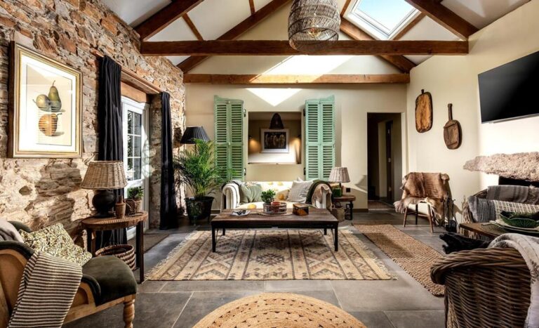 7 Romantic Christmas Cottages In The UK To Get Cosy In